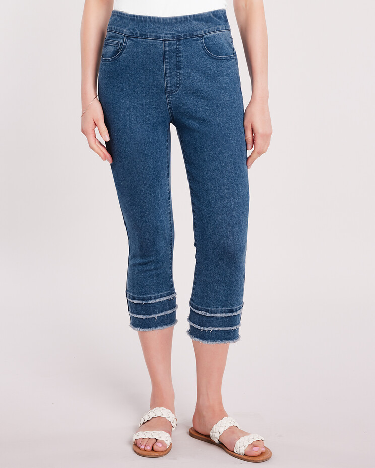 DenimEase™ Frayed Hem Crop Jeans