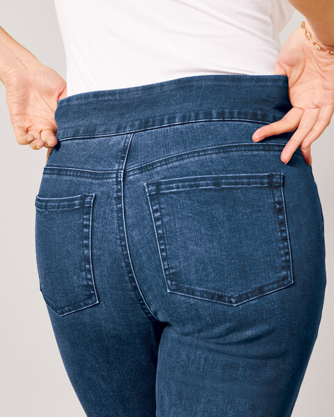 DenimEase™ Flat-Waist Bootcut Jeans