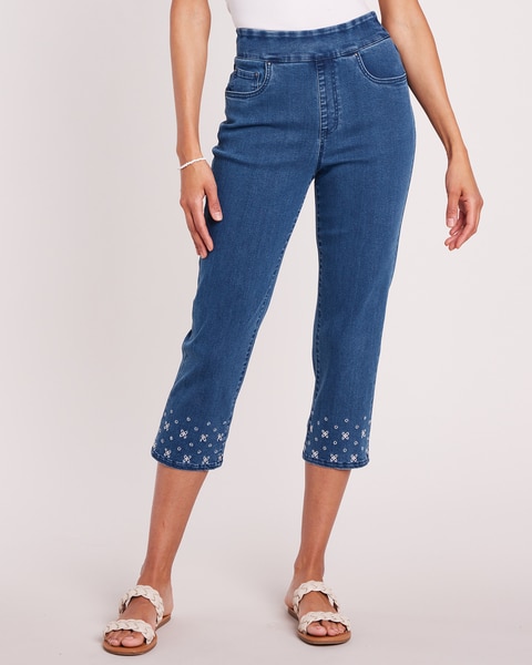 DenimEase™ Embroidered Flat-Waist Capris